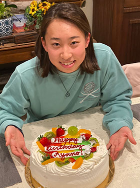 誕生日ケーキと記念撮影