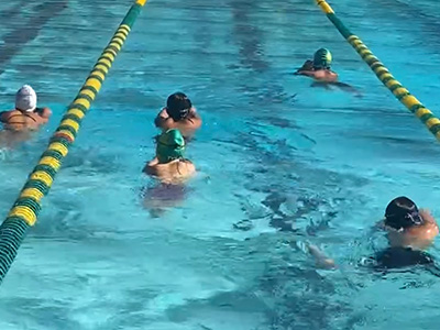 カリフォルニアで水泳レッスン