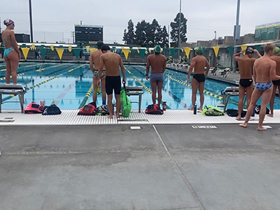 カリフォルニアで水泳レッスン