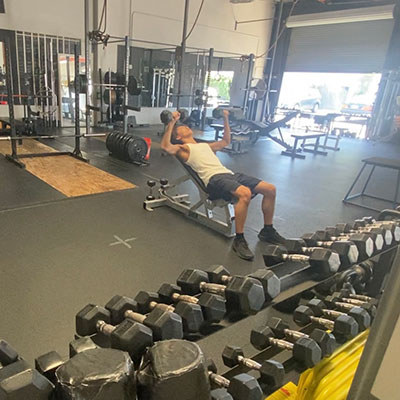 GYMでトレーニングを受ける