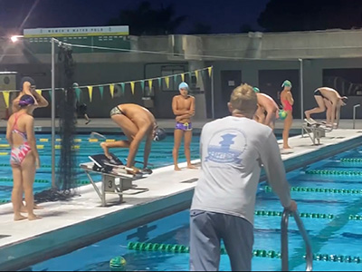 カリフォルニアで水泳レッスン