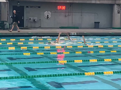 カリフォルニアで水泳レッスン