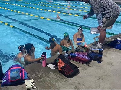 カリフォルニアで水泳レッスン